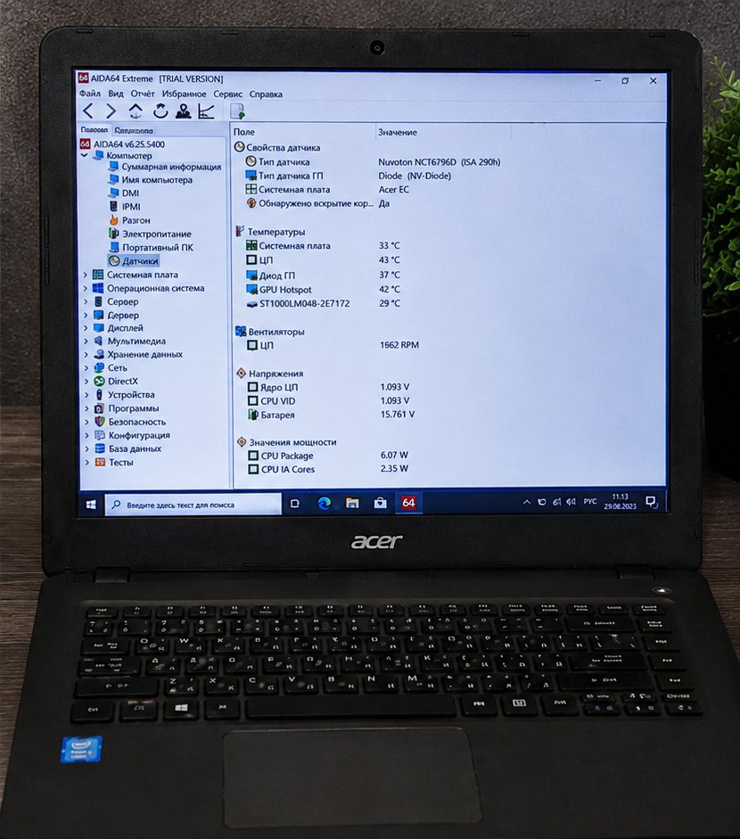 Показания AIDA64 после чистки — температура процессора 43°C, GPU Hotspot 42°C